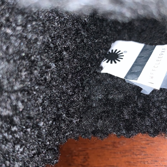 UGG BRAND NEW IN BOX & GORGEOUS SIZE 8 FLUFFITA JET BLACK SLIDES - Picture 8 of 13